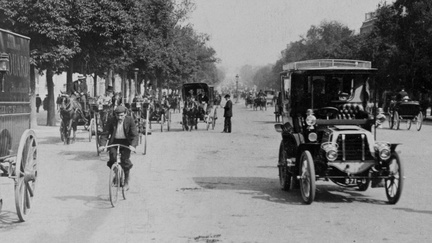 Oldtime164 - Champs Elysees, looking toward Place de la Concorde, Paris, France
