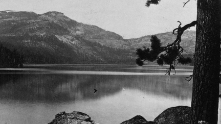 Oldtime067 - Railroad around Crested Peak. View from foot of Donner Lake