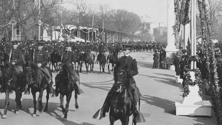 Oldtime172 - The inauguration parade in the Court of History, Washington